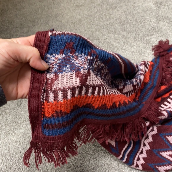 Burgundy Geometric Fringe-Trim Duster - Picture 7 of 8